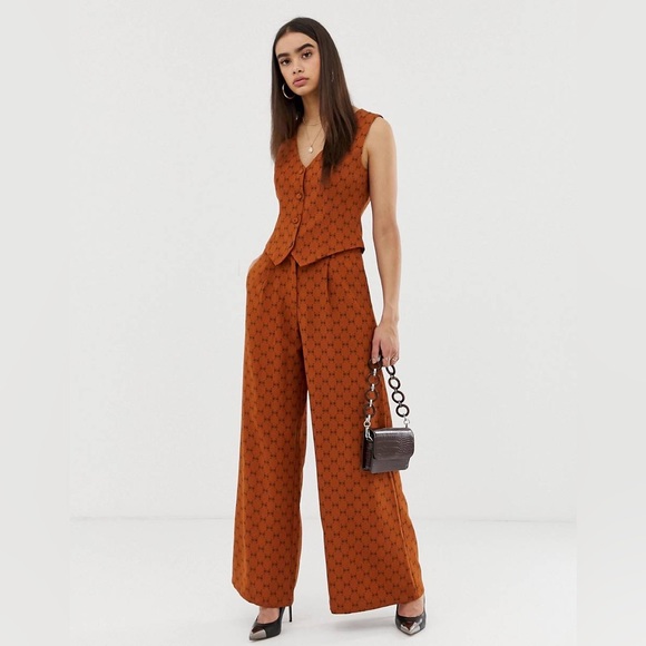 Unique21 Copper Vest with Repeat Bow Print - Picture 3 of 7